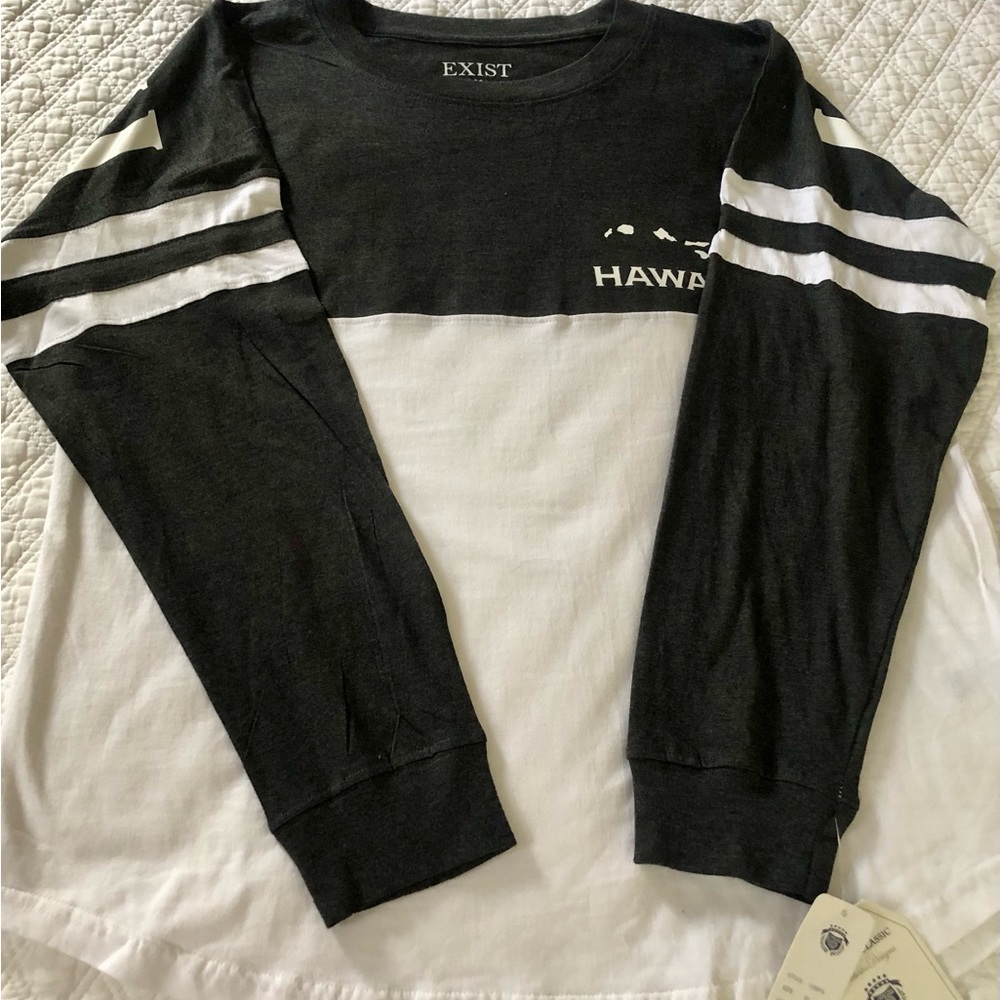 EXIST “Hawaii” long sleeve tee shirt. Boxy and really cute. XL. NWT